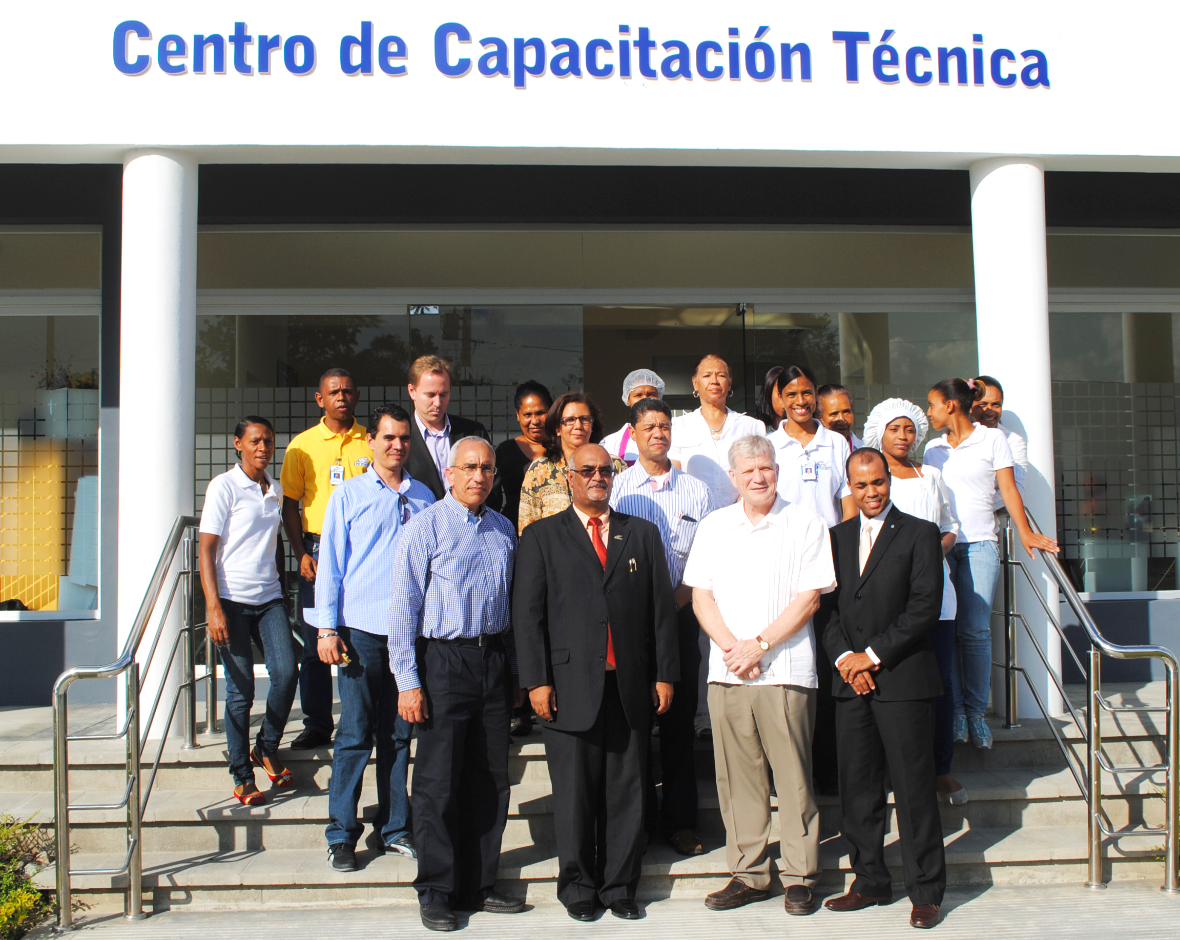 Managers, teachers & students of the Technical Institute Infotep at San Juan De La Maguana with representatives of the Canadian Embassy and GoldQuest 